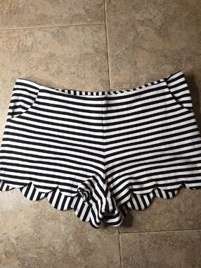 Love Tree Black & White Striped Scallop-Hem Shorts